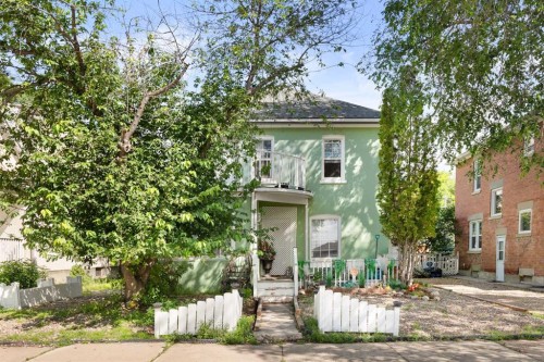 528 Dundee Street SE Medicine Hat, AB T1A 0T8