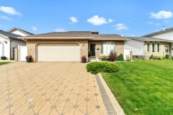 699 TAYLOR Road SEMedicine Hat, AB T1B 3X7