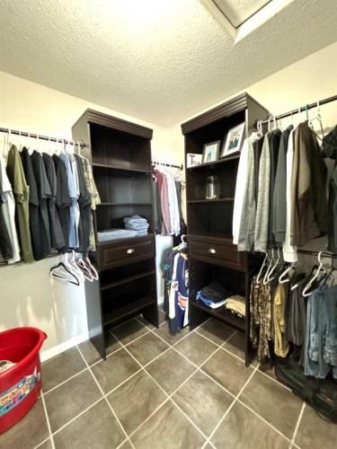 938 Manor Place Se, Redcliff, AB 
