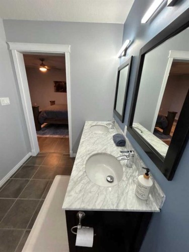 938 Manor Place Se, Redcliff, AB 
