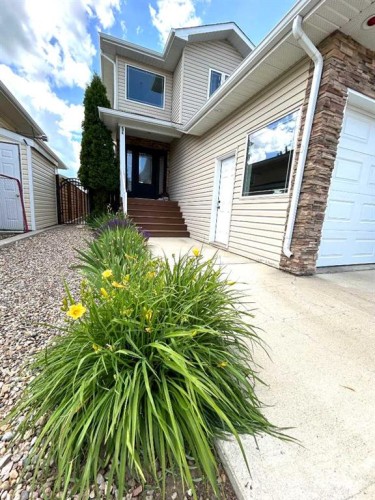 938 Manor Place Se, Redcliff, AB 