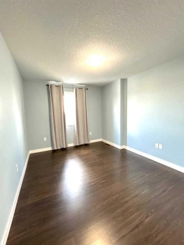 938 Manor Place Se, Redcliff, AB 