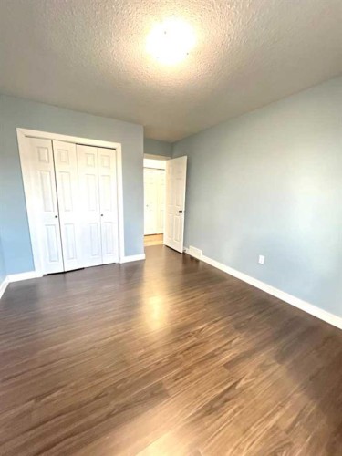 938 Manor Place Se, Redcliff, AB 