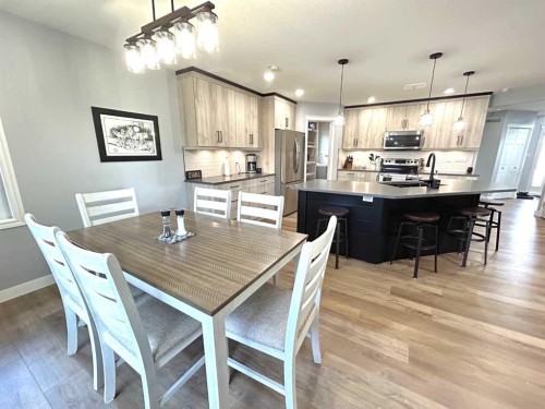 938 Manor Place Se, Redcliff, AB 