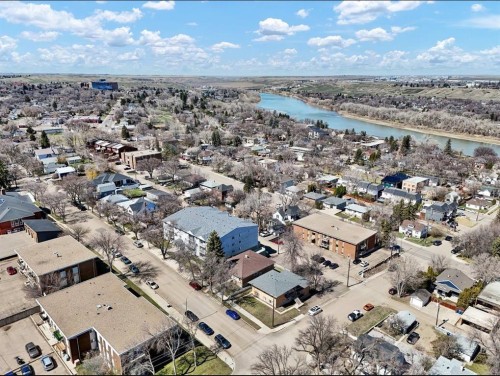 304-252 4 Street SE Medicine Hat, AB T1A 0K1