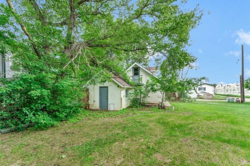 315 2 Street Nw, Redcliff, AB 