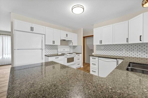 73 Clark Crescent Se, Medicine Hat, AB 