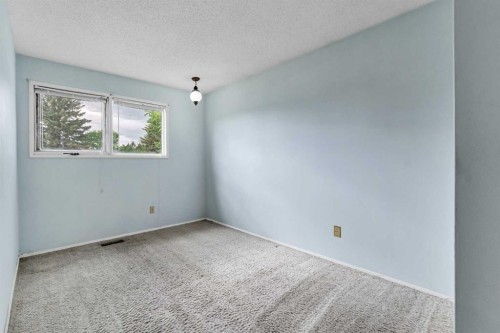 73 Clark Crescent Se, Medicine Hat, AB 