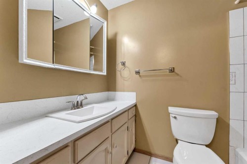 73 Clark Crescent Se, Medicine Hat, AB 