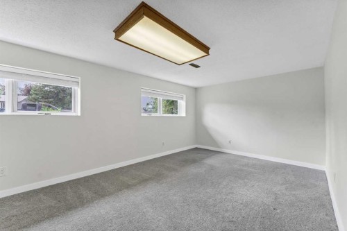 73 Clark Crescent Se, Medicine Hat, AB 