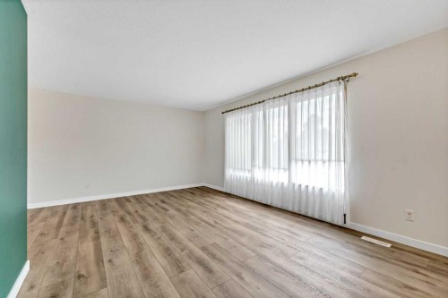 73 Clark Crescent Se, Medicine Hat, AB 