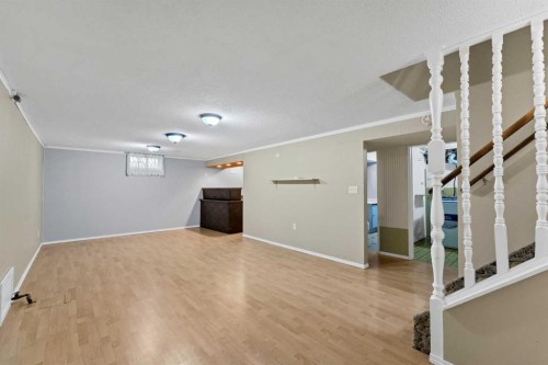 78 Clark Crescent Se, Medicine Hat, AB 