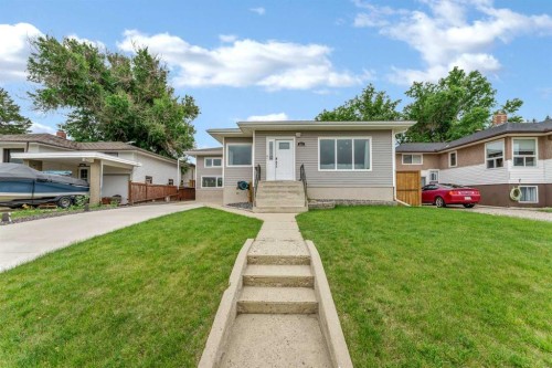 221 9 Street SW Medicine Hat, AB T1A 4N8