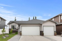 104 Somerside Way SE Medicine Hat, AB T1B 0M2