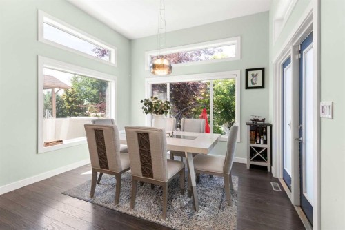 440 Spruce Way Se, Medicine Hat, AB - Indoor Photo Showing Dining Room