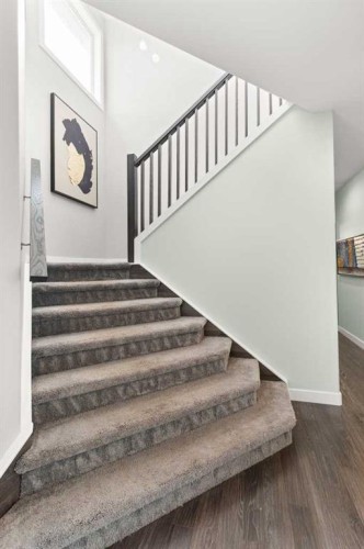 440 Spruce Way Se, Medicine Hat, AB - Indoor Photo Showing Other Room
