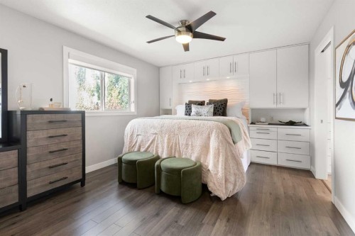 440 Spruce Way Se, Medicine Hat, AB - Indoor Photo Showing Bedroom
