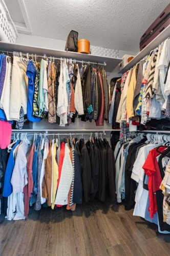 440 Spruce Way Se, Medicine Hat, AB - Indoor With Storage