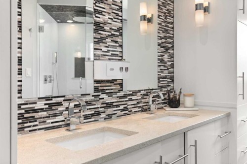 440 Spruce Way Se, Medicine Hat, AB - Indoor Photo Showing Bathroom