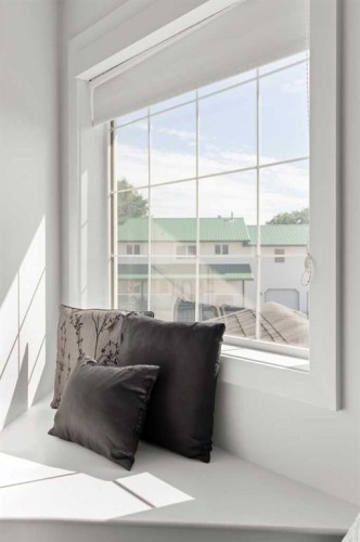 440 Spruce Way Se, Medicine Hat, AB - Indoor Photo Showing Other Room