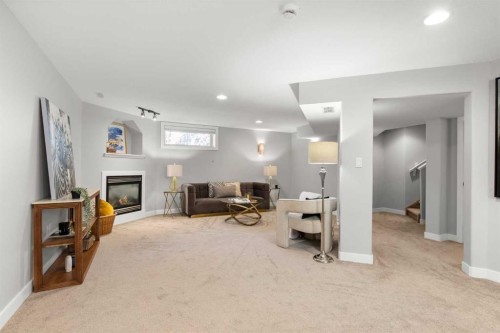440 Spruce Way Se, Medicine Hat, AB - Indoor With Fireplace