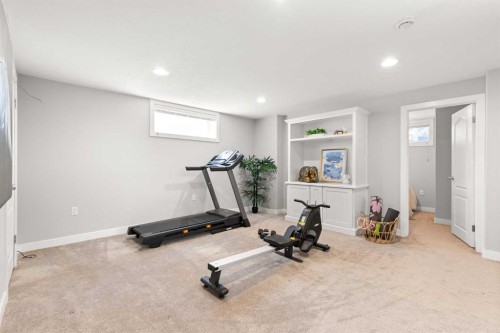 440 Spruce Way Se, Medicine Hat, AB - Indoor Photo Showing Gym Room