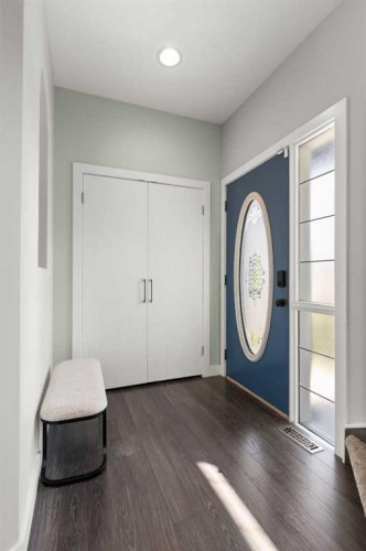 440 Spruce Way Se, Medicine Hat, AB - Indoor Photo Showing Other Room