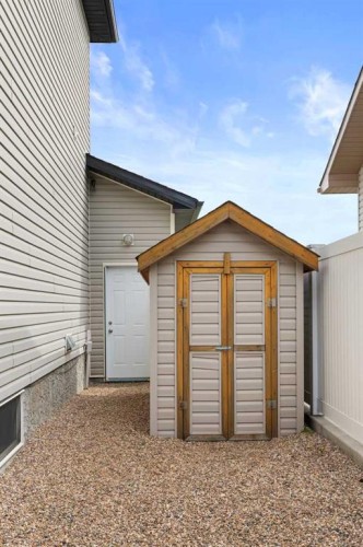 440 Spruce Way Se, Medicine Hat, AB - Outdoor With Exterior
