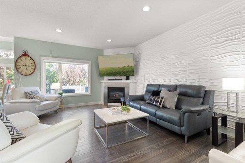 440 Spruce Way Se, Medicine Hat, AB - Indoor Photo Showing Living Room With Fireplace