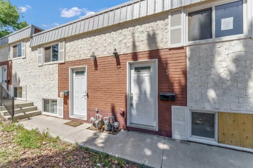 5-6 Chinook Drive SW Medicine Hat, AB T1A 4B3