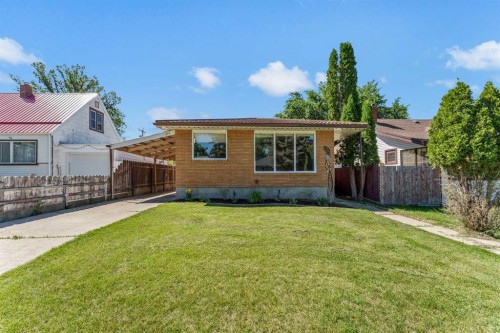 129 7 Street SE Medicine Hat, AB T1A 1J4