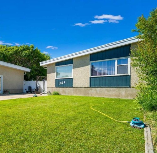 1864 16 Street SE Medicine Hat, AB T1A 7J7