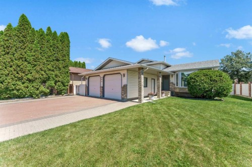 884 Ross Glen Drive SE Medicine Hat, AB T1B 3W7