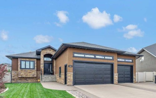 236 Hamptons Way SE Medicine Hat, AB T1B 0E1