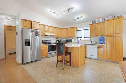 12 Upland Place West, Brooks, AB 