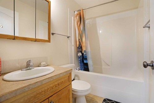 12 Upland Place West, Brooks, AB 
