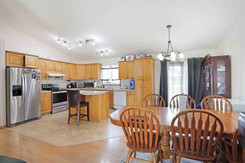12 Upland Place West, Brooks, AB 