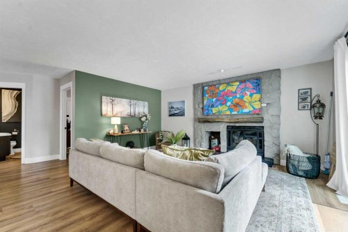 8 Ross View Bay Se, Medicine Hat, AB - Indoor Photo Showing Living Room With Fireplace