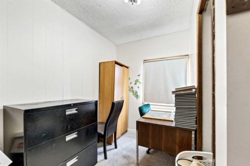 213 6 Street Se, Redcliff, AB - Indoor Photo Showing Other Room