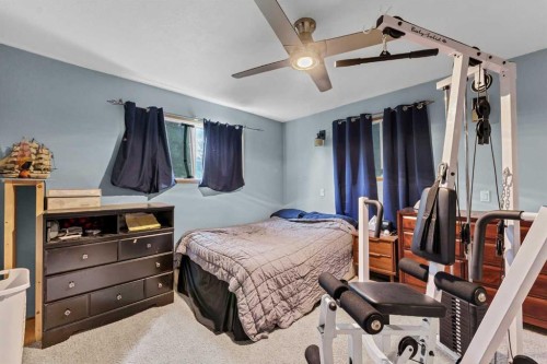 213 6 Street Se, Redcliff, AB - Indoor Photo Showing Bedroom