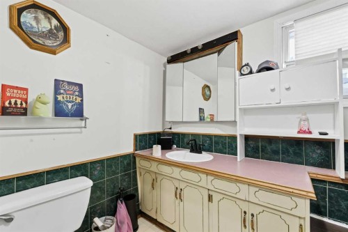 213 6 Street Se, Redcliff, AB - Indoor Photo Showing Other Room
