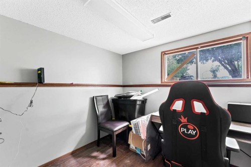 213 6 Street Se, Redcliff, AB - Indoor Photo Showing Other Room