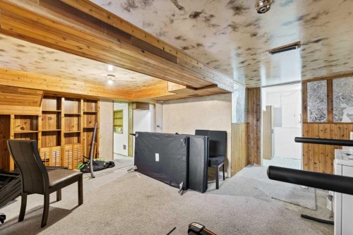 213 6 Street Se, Redcliff, AB - Indoor Photo Showing Other Room