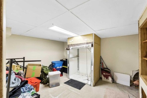 213 6 Street Se, Redcliff, AB - Indoor