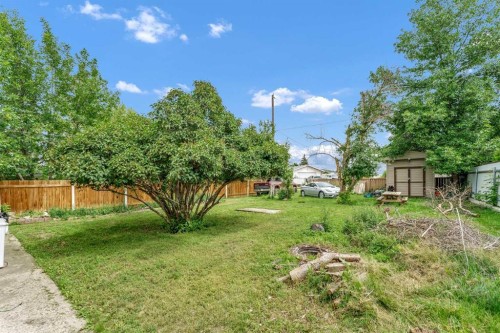 213 6 Street Se, Redcliff, AB - Outdoor