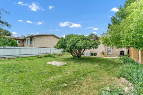 213 6 Street Se, Redcliff, AB - Outdoor