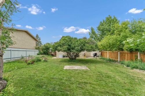 213 6 Street Se, Redcliff, AB - Outdoor