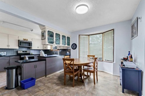 213 6 Street Se, Redcliff, AB - Indoor