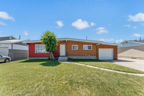 561 12 Street NW Medicine Hat, AB T1A 6R3