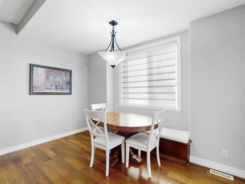 42 Somerset Link Se, Medicine Hat, AB - Indoor Photo Showing Dining Room